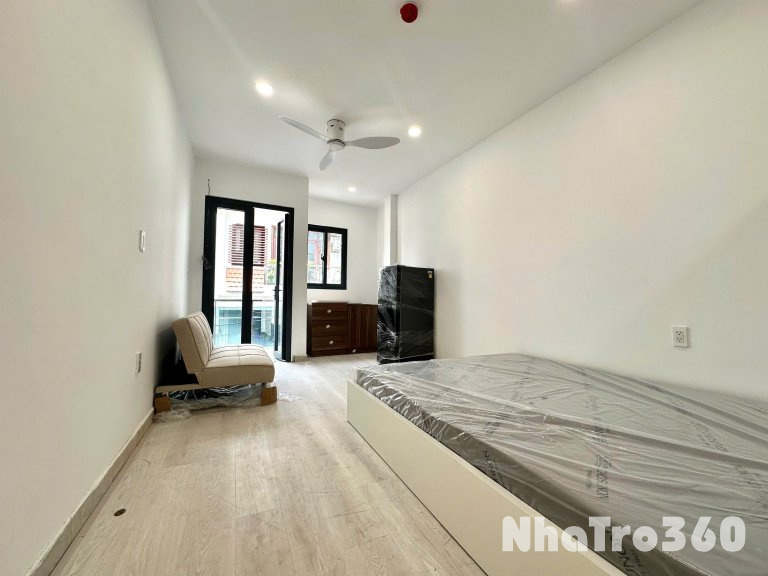 CĂN HỘ BAN CÔNG FULL NỘI THẤT QUẬN 10 GẦN NHÀ THI ĐẤU PHÚ THỌ