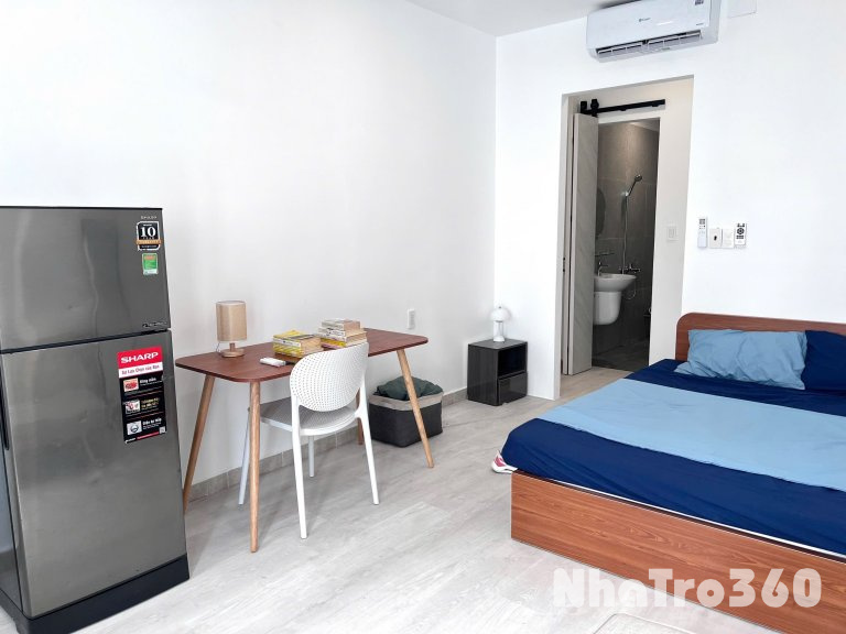 Cho thuê căn hộ ban công, Q10, mới 100% || ngay Lý Thường Kiệt || gần SVĐ Phú Thọ, Bệnh viện chợ Rẫy, ĐH Y Dược