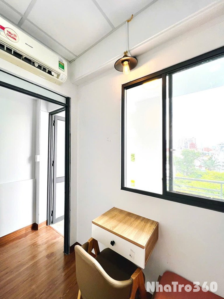 Căn hộ 2PN full nội thất cửa sổ Quận 10