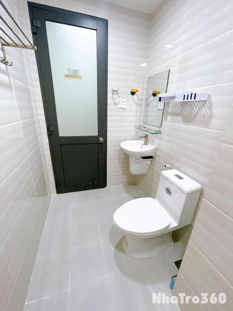 Cho Thuê Căn Hộ Ban Công Trung Tâm Quận 1 Gần Cầu Ba Son, Công Trường Mê Linh, Phố Đi Bộ Quận 1