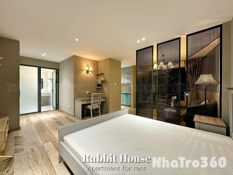 STUDIO BAN CÔNG – BẾP CÁCH XA GIƯỜNG – HỒ HẢO HỚN, QUẬN 1