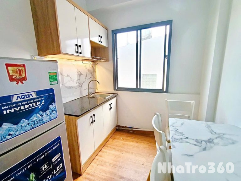 Căn hộ 2PN full nội thất cửa sổ Quận 10