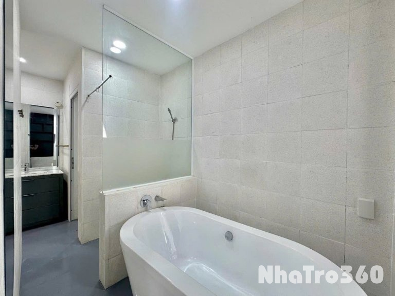 Căn hộ tách bếp full nội thất cửa sổ thoáng Dương Bá Trạc quận 8