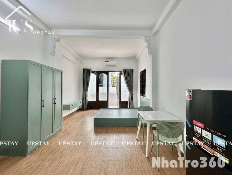 Cho thuê căn hộ ban công, Q10 || đường Lý Thái Tổ || gần Vạn Hạnh Mall, Chợ Hồ Thị Kỷ, Đại học Kinh Tế