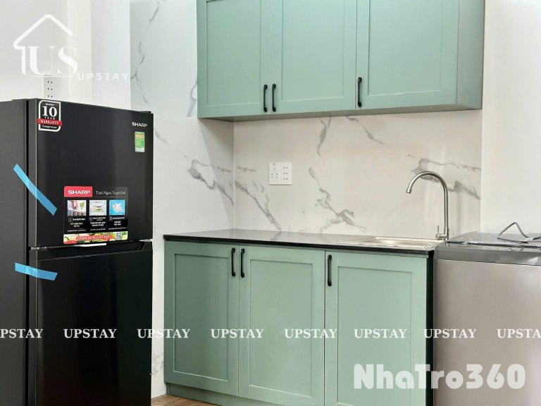 Cho thuê căn hộ ban công, Q10 || đường Lý Thái Tổ || gần Vạn Hạnh Mall, Chợ Hồ Thị Kỷ, Đại học Kinh Tế