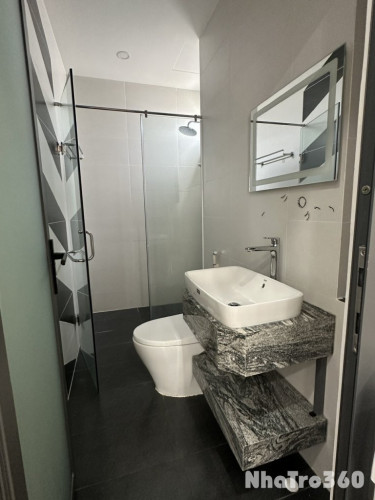 Cho thuê căn hộ ban công, Q4 || Đường Tôn Đản || gần ĐH Nguyễn Tất Thành, chợ Xóm Chiếu, Nhà Thờ Xóm Chiếu