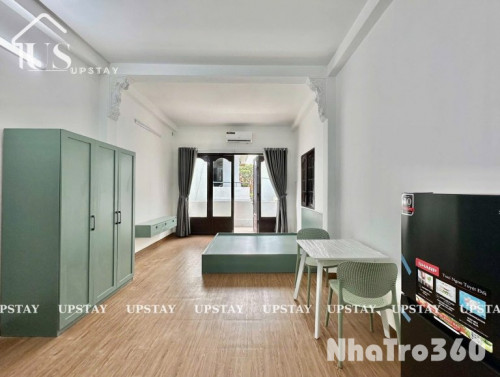 Cho thuê căn hộ ban công, Q10 || đường Lý Thái Tổ || gần Vạn Hạnh Mall, Chợ Hồ Thị Kỷ, Đại học Kinh Tế