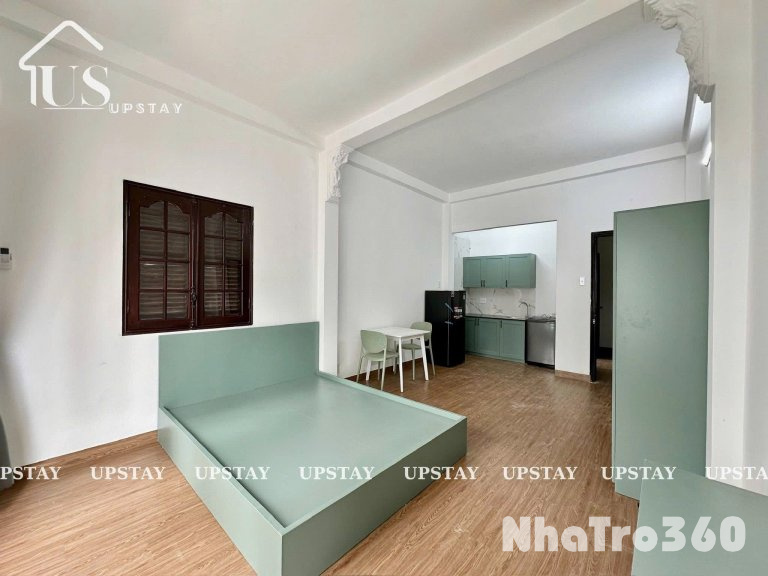 Cho thuê căn hộ ban công, Q10 || đường Lý Thái Tổ || gần Vạn Hạnh Mall, Chợ Hồ Thị Kỷ, Đại học Kinh Tế