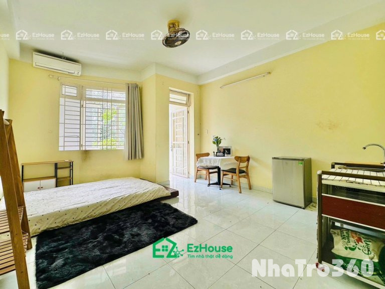 Phòng full nội thất, ban công, cửa sổ, tự do