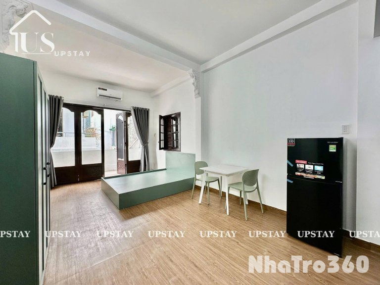 Cho thuê căn hộ ban công, Q10 || đường Lý Thái Tổ || gần Vạn Hạnh Mall, Chợ Hồ Thị Kỷ, Đại học Kinh Tế