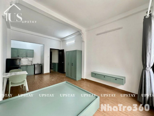 Cho thuê căn hộ ban công, Q10 || đường Lý Thái Tổ || gần Vạn Hạnh Mall, Chợ Hồ Thị Kỷ, Đại học Kinh Tế