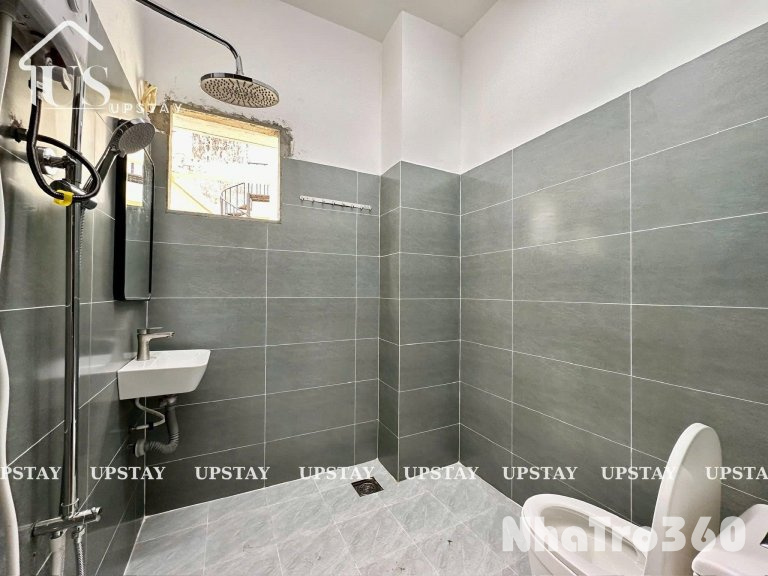 Cho thuê căn hộ ban công, Q10 || đường Lý Thái Tổ || gần Vạn Hạnh Mall, Chợ Hồ Thị Kỷ, Đại học Kinh Tế