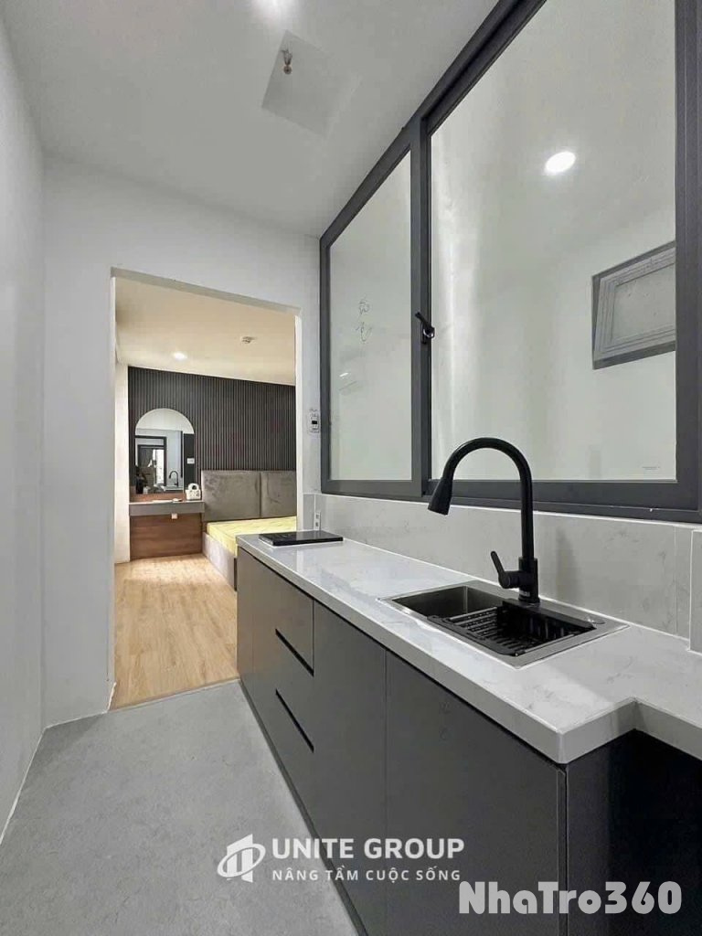 Căn hộ tách bếp full nội thất cửa sổ thoáng  Quận 5