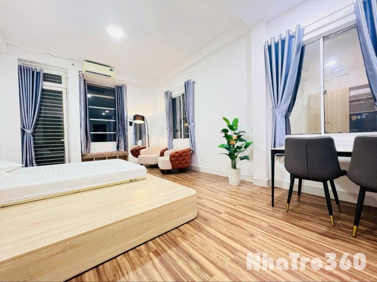 CĂN HỘ STUDIO BAN CÔNG NGAY GẦN ĐH LUẬT Q4