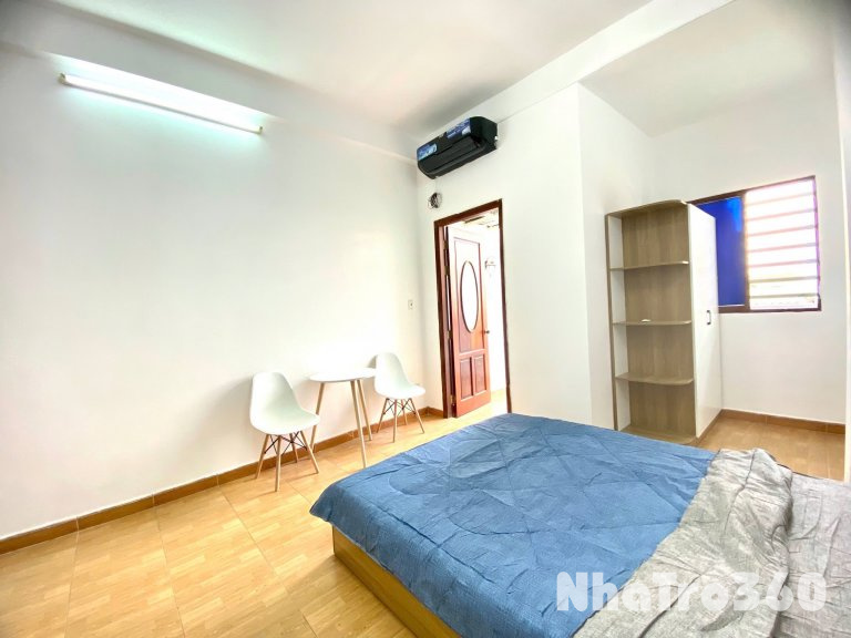 CĂN HỘ BAN CÔNG FULL NỘI THẤT QUẬN 10 GẦN CẦU VƯỢT 3 THÁNG 2