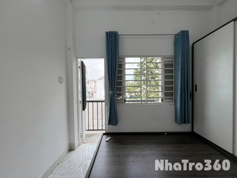 Trống sẵn căn studio cửa sổ ban công siêu rộng