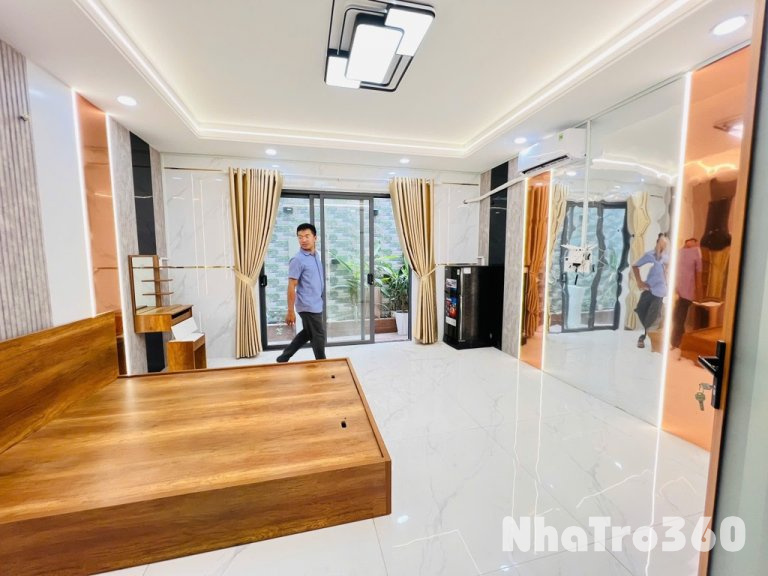 Phòng full nội thất, ban công, tự do