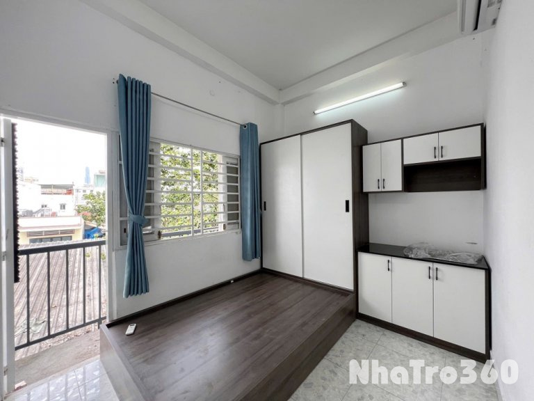 Trống sẵn căn studio cửa sổ ban công siêu rộng