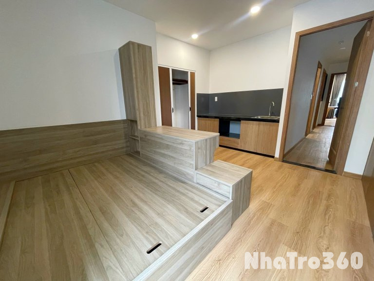 Cho thuê căn hộ ban công, Q4, mới 100% || Đường Xóm Chiếu || gần ĐH Nguyễn Tất Thành, cầu Kênh Tẻ, Nhà Thờ Xóm Chiếu