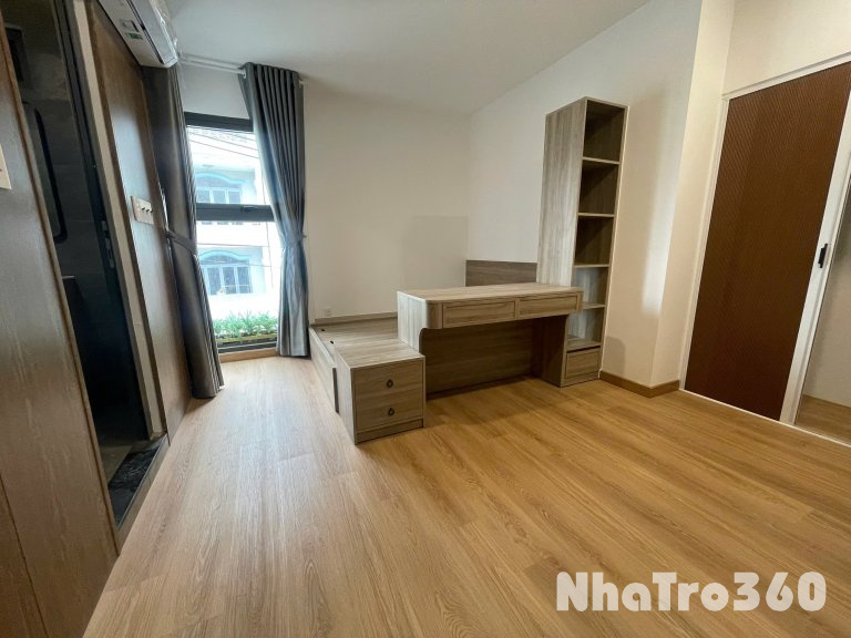 Cho thuê căn hộ ban công, Q4, mới 100% || Đường Xóm Chiếu || gần ĐH Nguyễn Tất Thành, cầu Kênh Tẻ, Nhà Thờ Xóm Chiếu