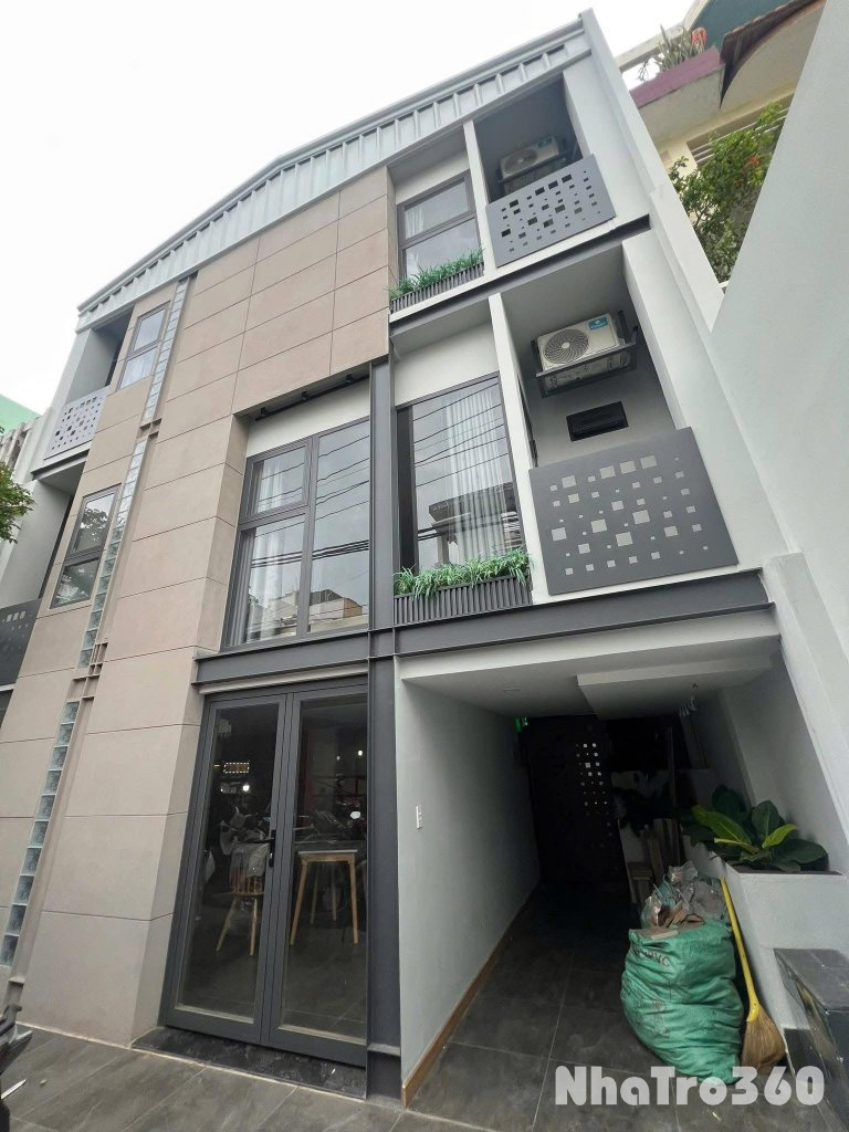 Cho thuê căn hộ ban công, Q4, mới 100% || Đường Xóm Chiếu || gần ĐH Nguyễn Tất Thành, cầu Kênh Tẻ, Nhà Thờ Xóm Chiếu