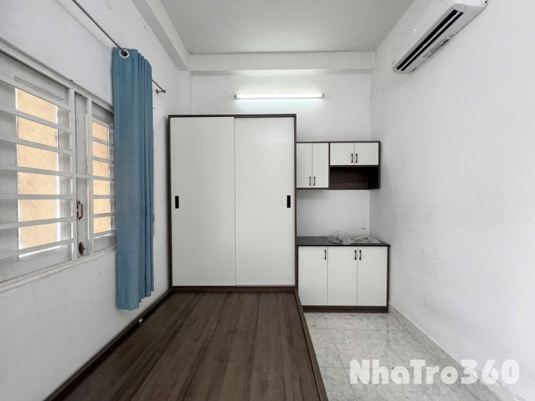 Trống sẵn căn studio cửa sổ ban công siêu rộng