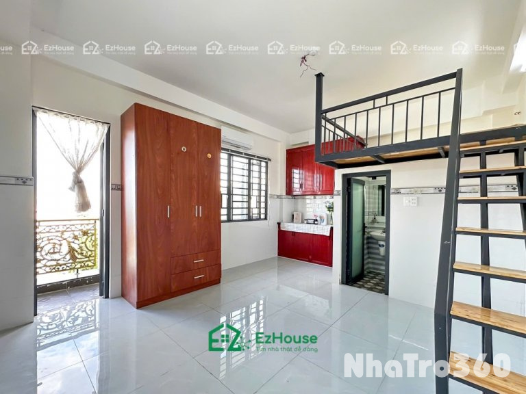 Ban công, có gác, ngay ngã tư 4 xã, Full nội thất