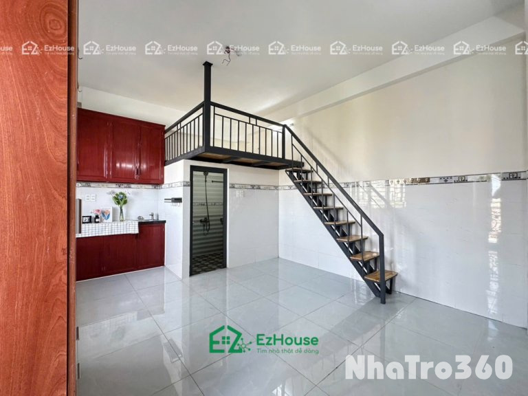 Ban công, có gác, ngay ngã tư 4 xã, Full nội thất