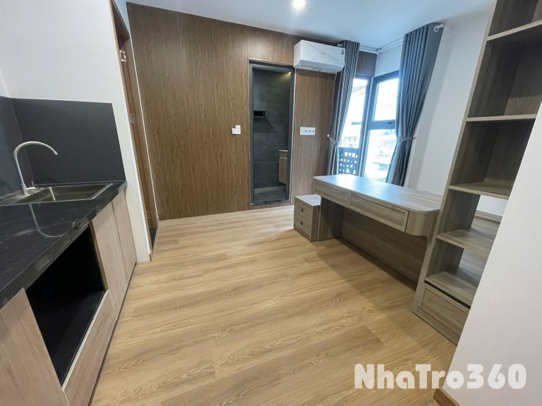 Cho thuê căn hộ ban công, Q4, mới 100% || Đường Xóm Chiếu || gần ĐH Nguyễn Tất Thành, cầu Kênh Tẻ, Nhà Thờ Xóm Chiếu