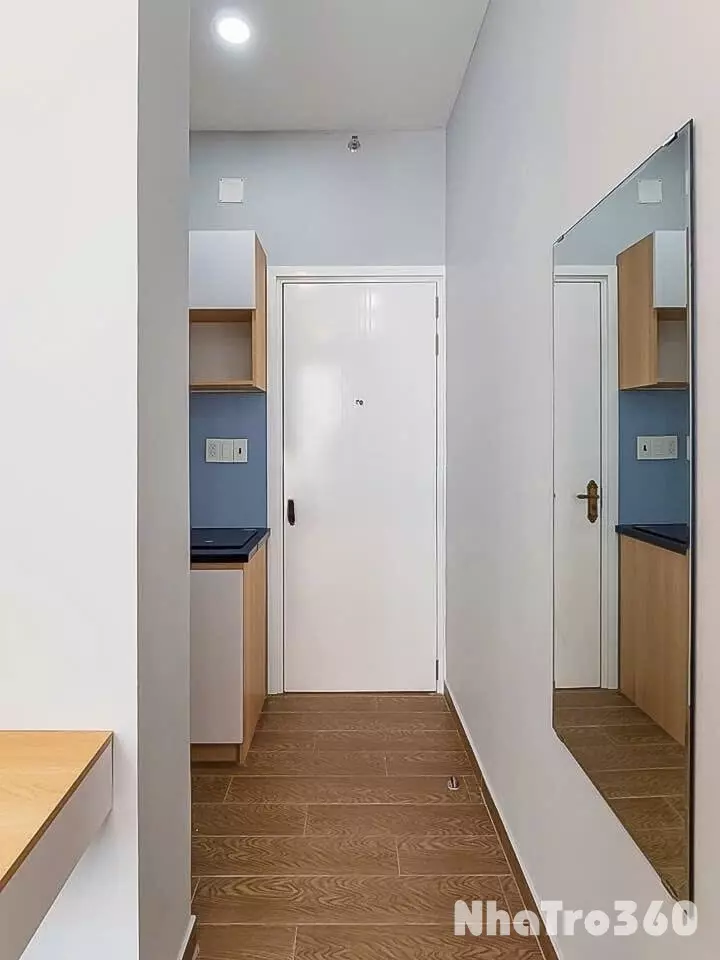 Studio minimal chic tách bếp có ban công