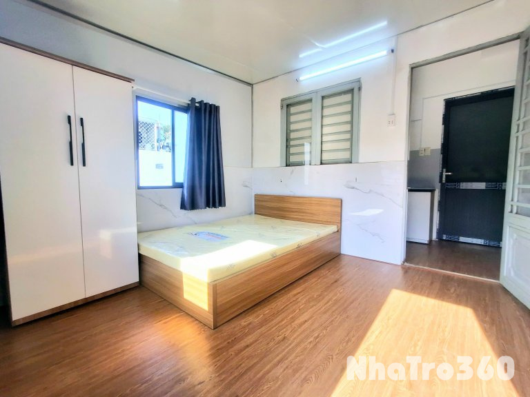 Cho thuê căn hộ Studio tách bếp, ban công, giá rẻ Q10 gần ĐH Kinh tế UEH