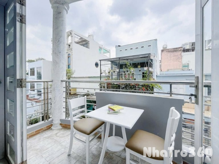 Căn hộ siêu xinh cho GenZ có ban công thoáng mát