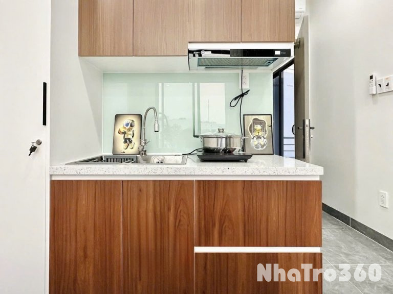 Studio chanh xả có ban công view kính 30m2