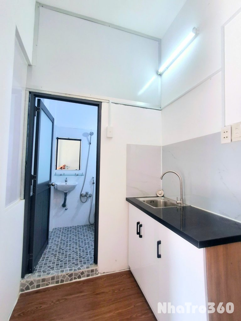 Cho thuê căn hộ Studio tách bếp, ban công, giá rẻ Q10 gần ĐH Kinh tế UEH