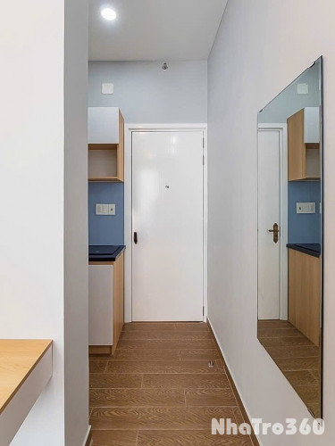 Studio minimal chic tách bếp có ban công