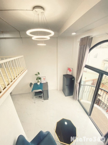 Căn hộ Duplex có ban công vòm đón ánh sáng