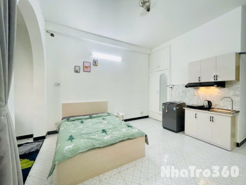 Cho thuê căn hộ Studio ban công Q10 gần Vạn Hạnh Mall, ĐH Huflit
