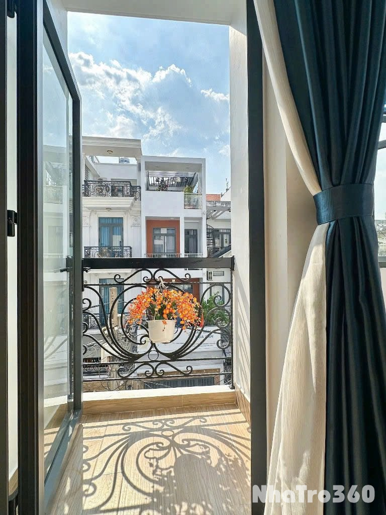 CĂN HỘ 40M2 CÓ BAN CÔNG FULL NT NGAY SÂN BAY TSN