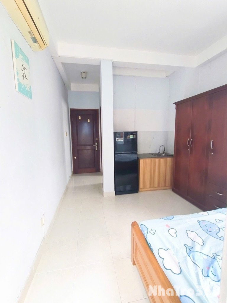 Căn Hộ Ban Công, giá rẻ quận 1, gần chợ Bến thành