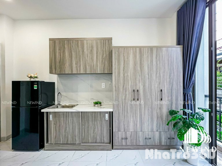 CĂN HỘ STUDIO BAN CÔNG VỪA HOÀN THÀNH TẠI Q4  Địa chỉ 🏡  Đường số 16 quận 4   》Thuận tiện di chuyển đến quận 10, 1, 5  ————————                                   - Thiết kế với tone màu trắng làm chủ đạo vô cùng sang trọng  -  Diện tích phòng 40m2 vô cùng
