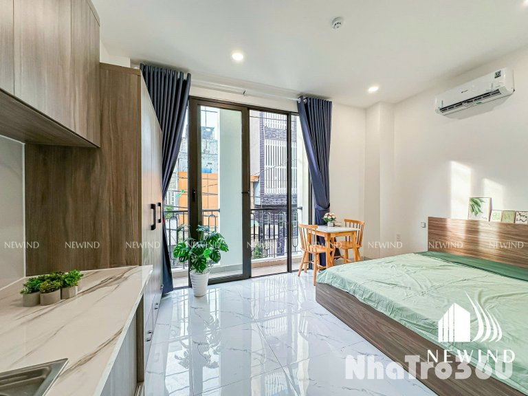 CĂN HỘ STUDIO BAN CÔNG VỪA HOÀN THÀNH TẠI Q4  Địa chỉ 🏡  Đường số 16 quận 4   》Thuận tiện di chuyển đến quận 10, 1, 5  ————————                                   - Thiết kế với tone màu trắng làm chủ đạo vô cùng sang trọng  -  Diện tích phòng 40m2 vô cùng