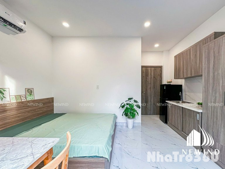 CĂN HỘ STUDIO BAN CÔNG VỪA HOÀN THÀNH TẠI Q4  Địa chỉ 🏡  Đường số 16 quận 4   》Thuận tiện di chuyển đến quận 10, 1, 5  ————————                                   - Thiết kế với tone màu trắng làm chủ đạo vô cùng sang trọng  -  Diện tích phòng 40m2 vô cùng