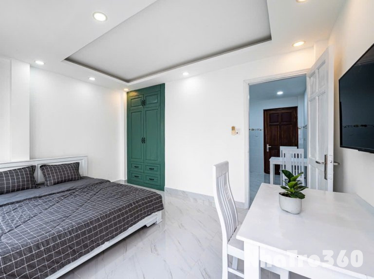 CĂN HỘ CHO THUÊ STUDIO BAN CÔNG VỬA TRỐNG LẠI TẠI Q3  Đ/c Phạm Ngọc Thạch Q3 Thuận tiện đi Quận1,5,8,10  📌 Giờ giấc tự do 📌 Nội thất đầy đủ 📌 Khu dân trí cao 📌 Không chung chủ 📌 Đầy đủ hệ thống PCCC 📌 Camera 24/7 đảm bảo an ninh tuyệt đối   ✨️Bên em đa dạ