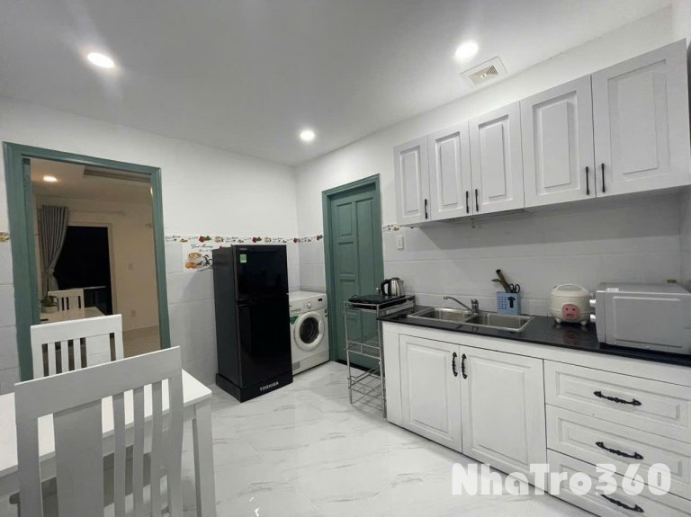 CĂN HỘ CHO THUÊ STUDIO BAN CÔNG VỬA TRỐNG LẠI TẠI Q3  Đ/c Phạm Ngọc Thạch Q3 Thuận tiện đi Quận1,5,8,10  📌 Giờ giấc tự do 📌 Nội thất đầy đủ 📌 Khu dân trí cao 📌 Không chung chủ 📌 Đầy đủ hệ thống PCCC 📌 Camera 24/7 đảm bảo an ninh tuyệt đối   ✨️Bên em đa dạ