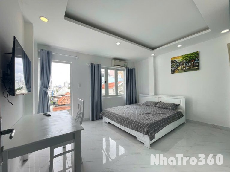 CĂN HỘ CHO THUÊ STUDIO BAN CÔNG VỬA TRỐNG LẠI TẠI Q3  Đ/c Phạm Ngọc Thạch Q3 Thuận tiện đi Quận1,5,8,10  📌 Giờ giấc tự do 📌 Nội thất đầy đủ 📌 Khu dân trí cao 📌 Không chung chủ 📌 Đầy đủ hệ thống PCCC 📌 Camera 24/7 đảm bảo an ninh tuyệt đối   ✨️Bên em đa dạ