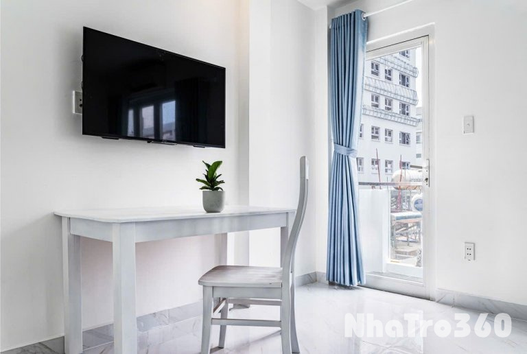 CĂN HỘ CHO THUÊ STUDIO BAN CÔNG VỬA TRỐNG LẠI TẠI Q3  Đ/c Phạm Ngọc Thạch Q3 Thuận tiện đi Quận1,5,8,10  📌 Giờ giấc tự do 📌 Nội thất đầy đủ 📌 Khu dân trí cao 📌 Không chung chủ 📌 Đầy đủ hệ thống PCCC 📌 Camera 24/7 đảm bảo an ninh tuyệt đối   ✨️Bên em đa dạ