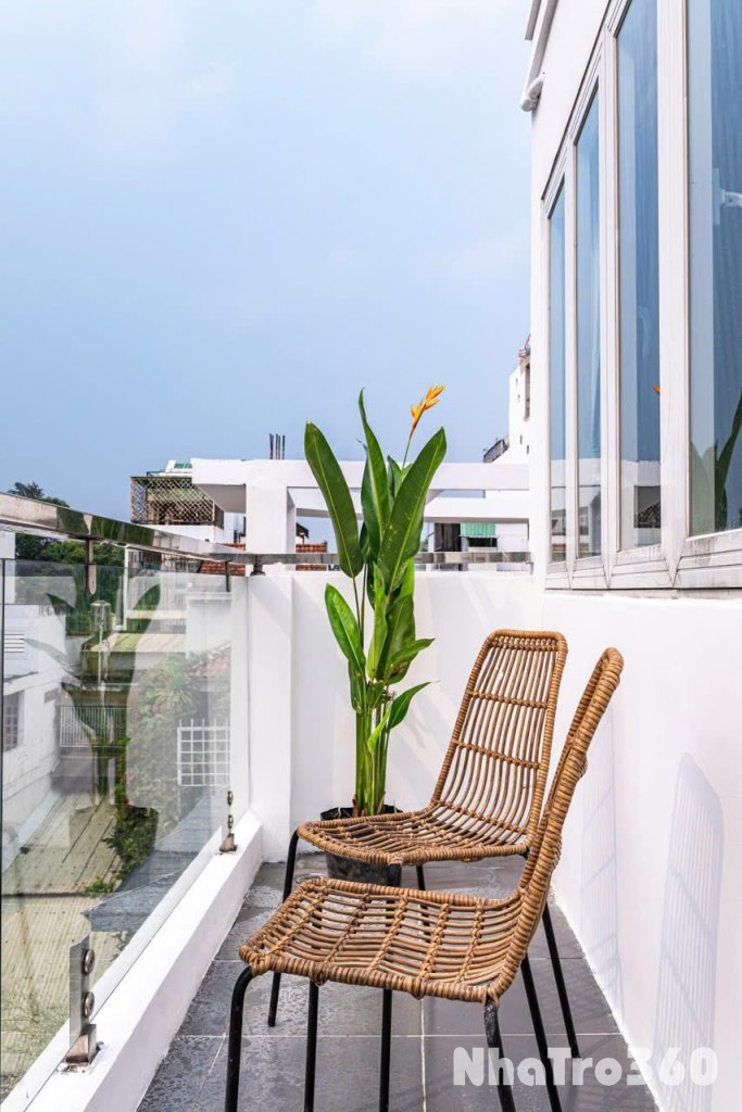 CĂN HỘ CHO THUÊ STUDIO BAN CÔNG VỬA TRỐNG LẠI TẠI Q3  Đ/c Phạm Ngọc Thạch Q3 Thuận tiện đi Quận1,5,8,10  📌 Giờ giấc tự do 📌 Nội thất đầy đủ 📌 Khu dân trí cao 📌 Không chung chủ 📌 Đầy đủ hệ thống PCCC 📌 Camera 24/7 đảm bảo an ninh tuyệt đối   ✨️Bên em đa dạ