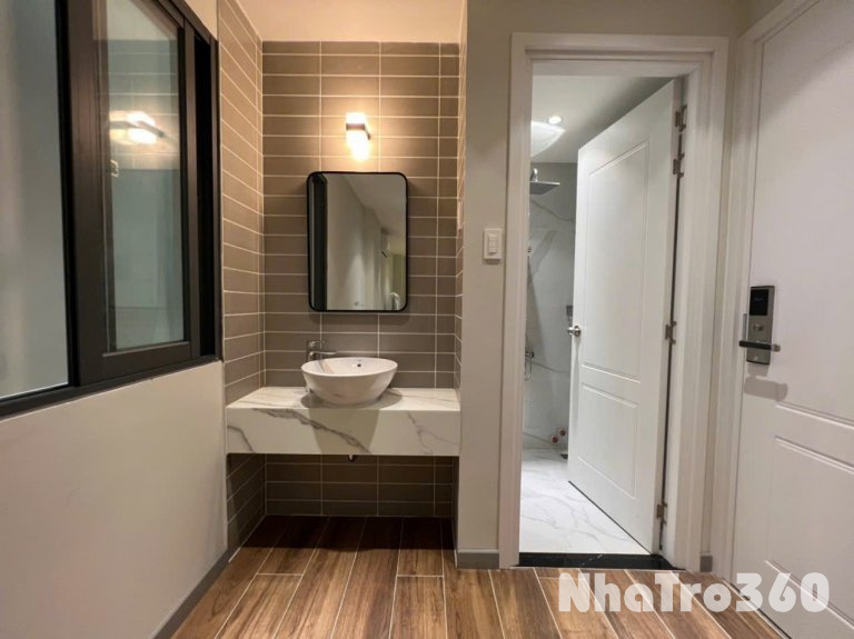 Căn hộ ban công full nội thất - Hồ Hảo Hớn, Quận 1