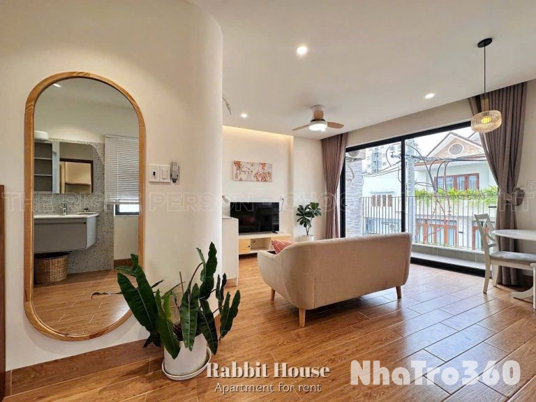 Căn hộ full nội thất máy giặt riêng cửa sổ thoáng Quận 1