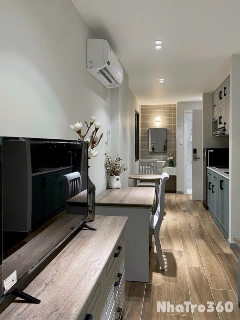 Căn hộ ban công full nội thất - Hồ Hảo Hớn, Quận 1